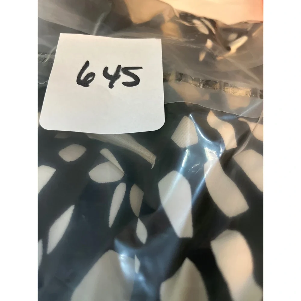 Mainstream Abstract Geometric Halter 1Piece Swimsuit Women 10 Black/White Resort